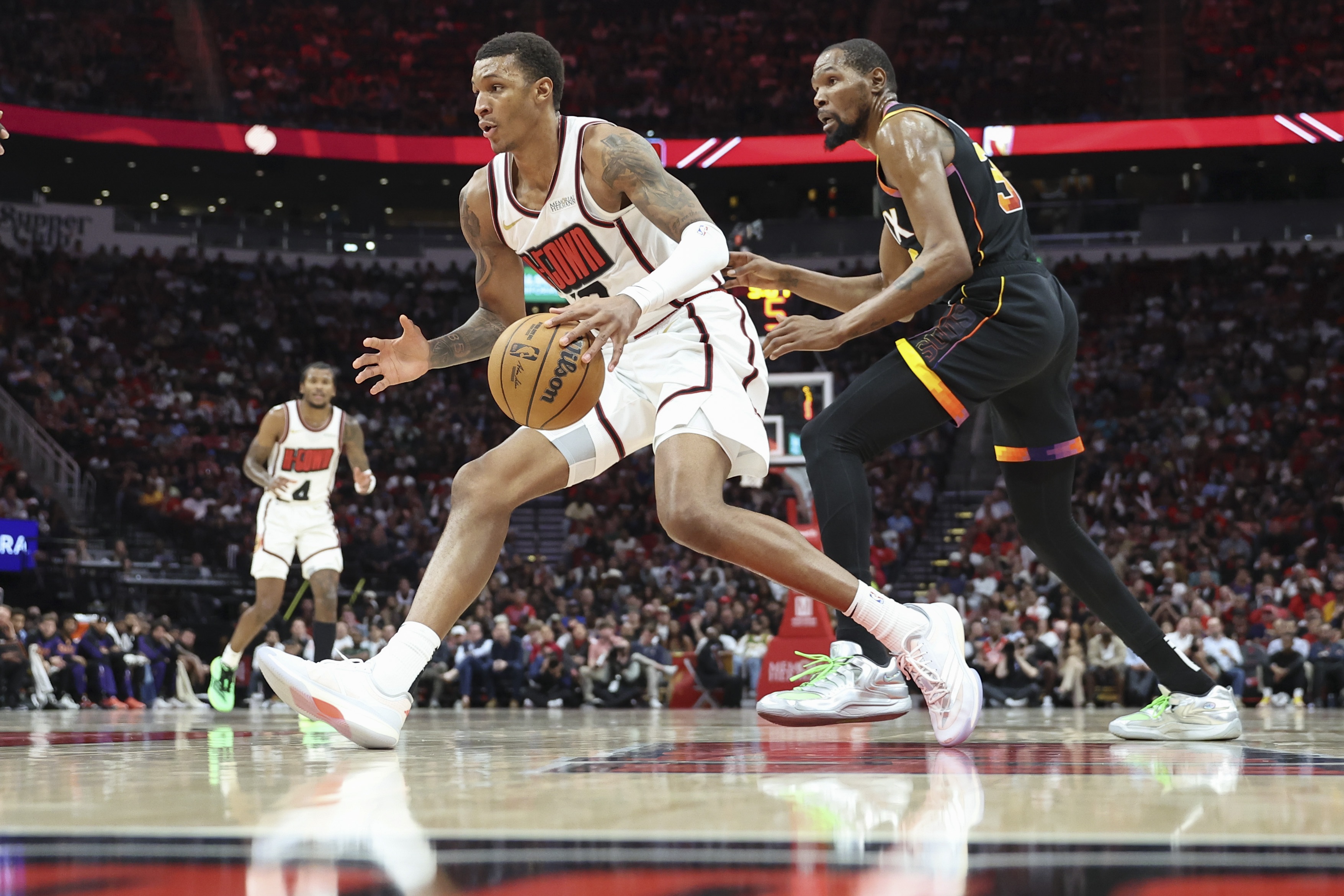 华体会网站-美记：杜兰特的到来可能限制贾巴里的发挥 37岁的他出勤率也存疑