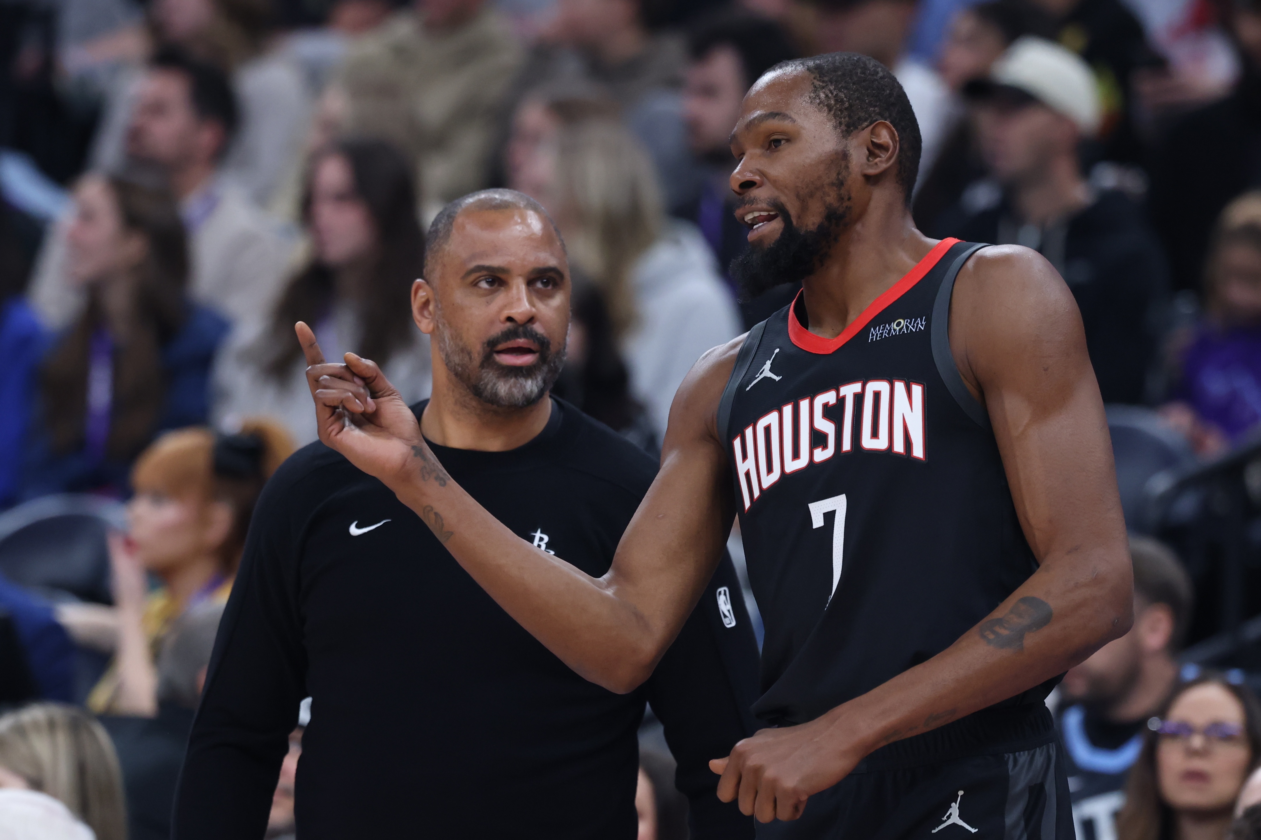 华体会体育-张佳玮：马刺节拍牵着乌度卡走 杜兰特被困后火箭只能靠防反&amp;强攻